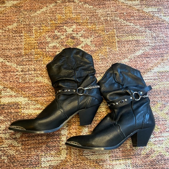 Black Leather Chain Detail Heeled Cowgirl Cowboy Boot - Picture 1 of 7